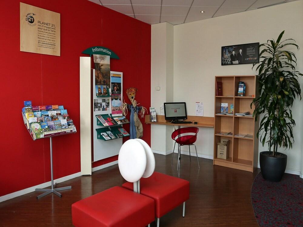 Отель Ibis Martigues Centre Экстерьер фото