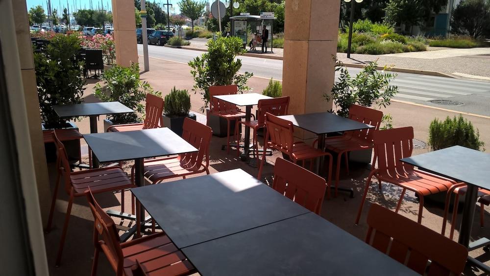 Отель Ibis Martigues Centre Экстерьер фото