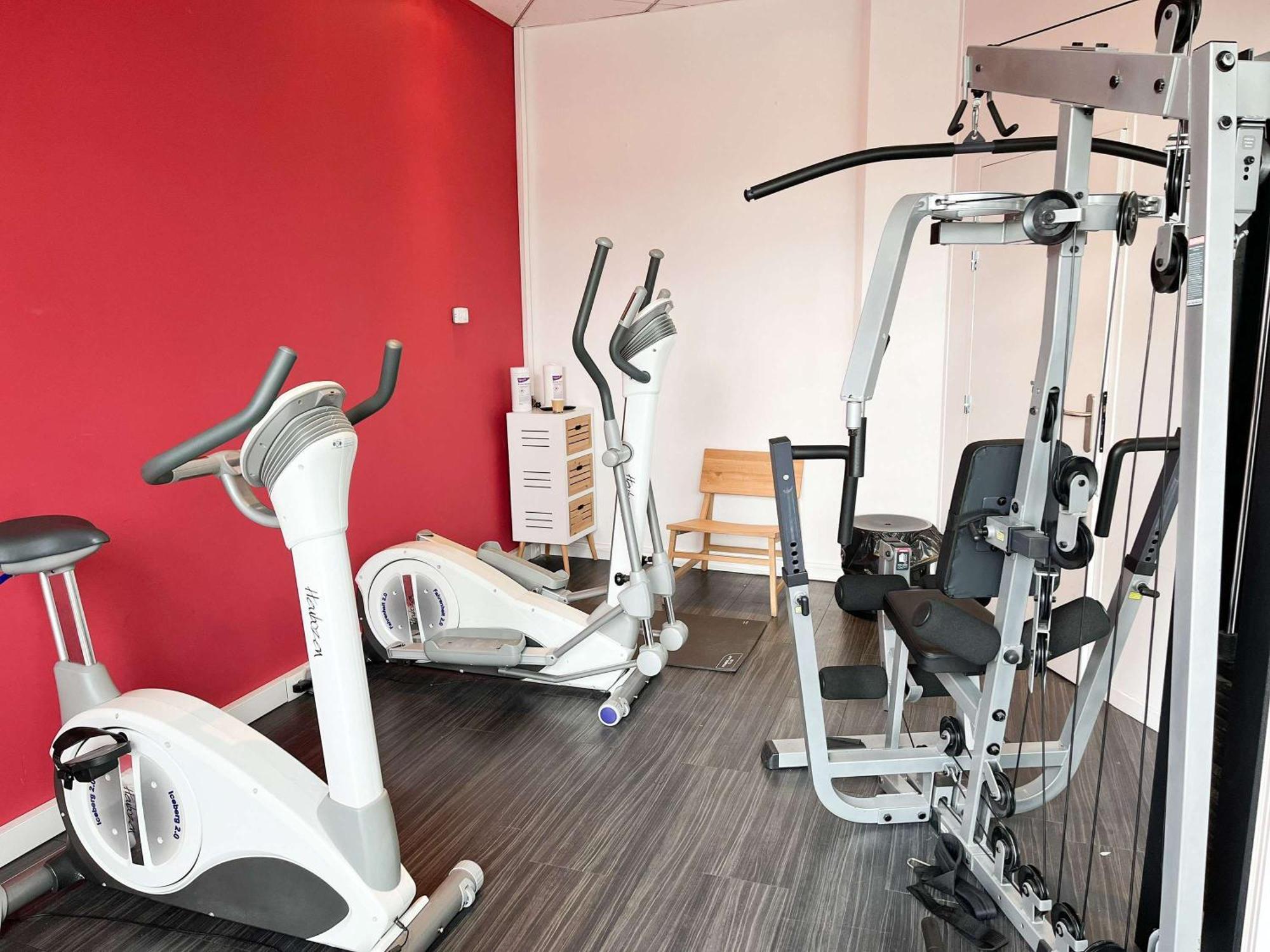 Отель Ibis Martigues Centre Экстерьер фото