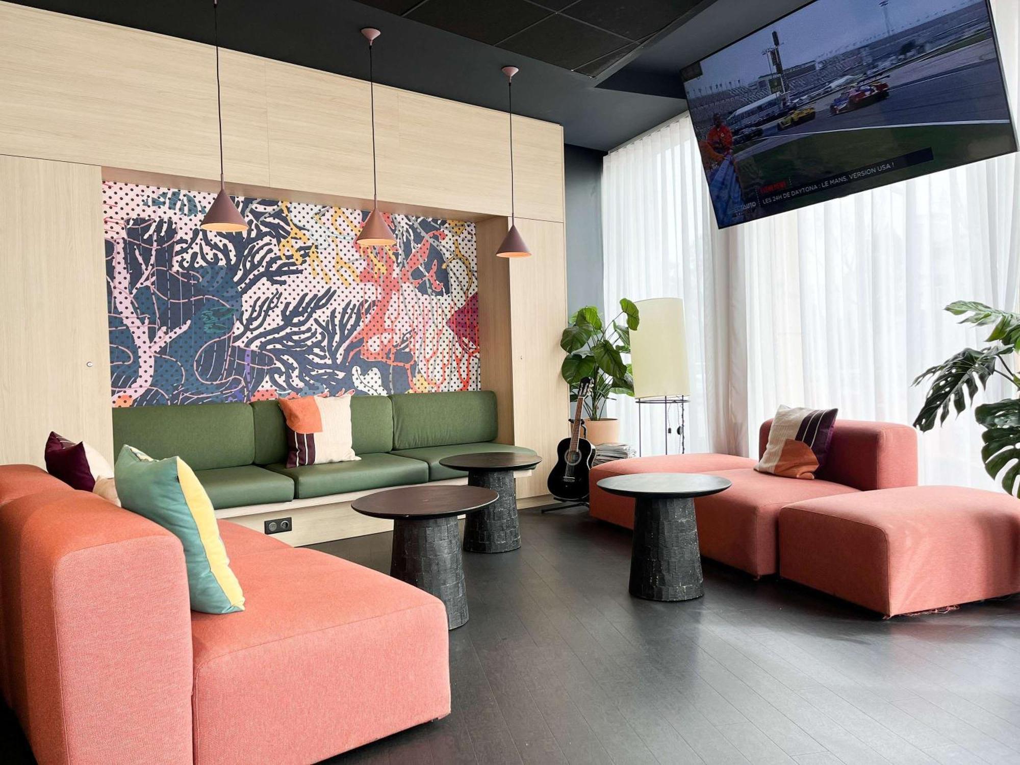 Отель Ibis Martigues Centre Экстерьер фото
