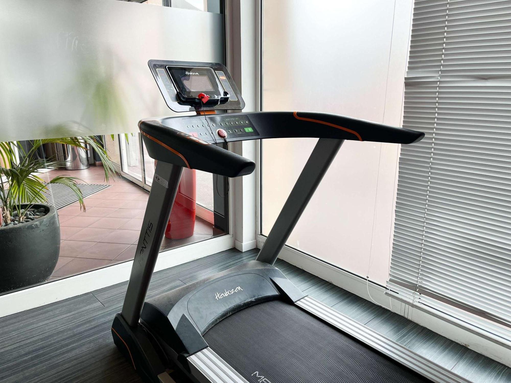 Отель Ibis Martigues Centre Экстерьер фото