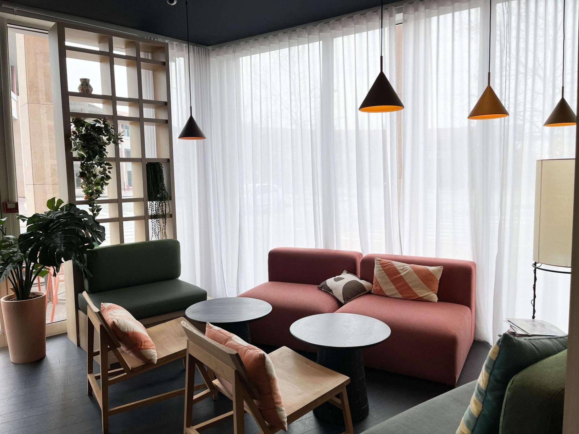 Отель Ibis Martigues Centre Экстерьер фото