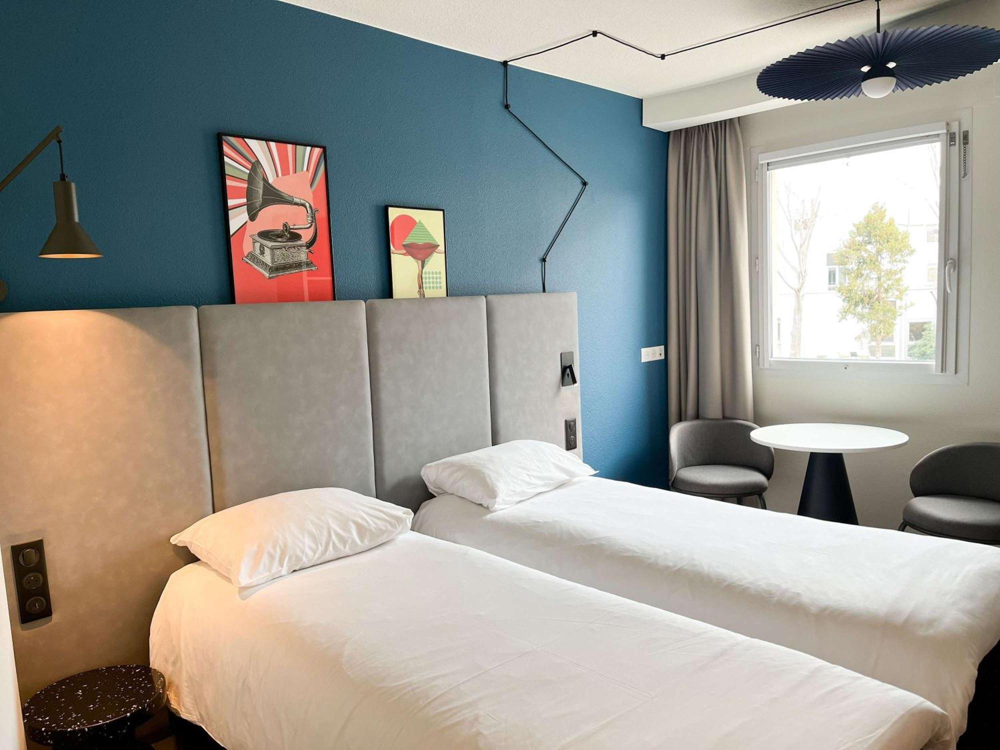 Отель Ibis Martigues Centre Экстерьер фото