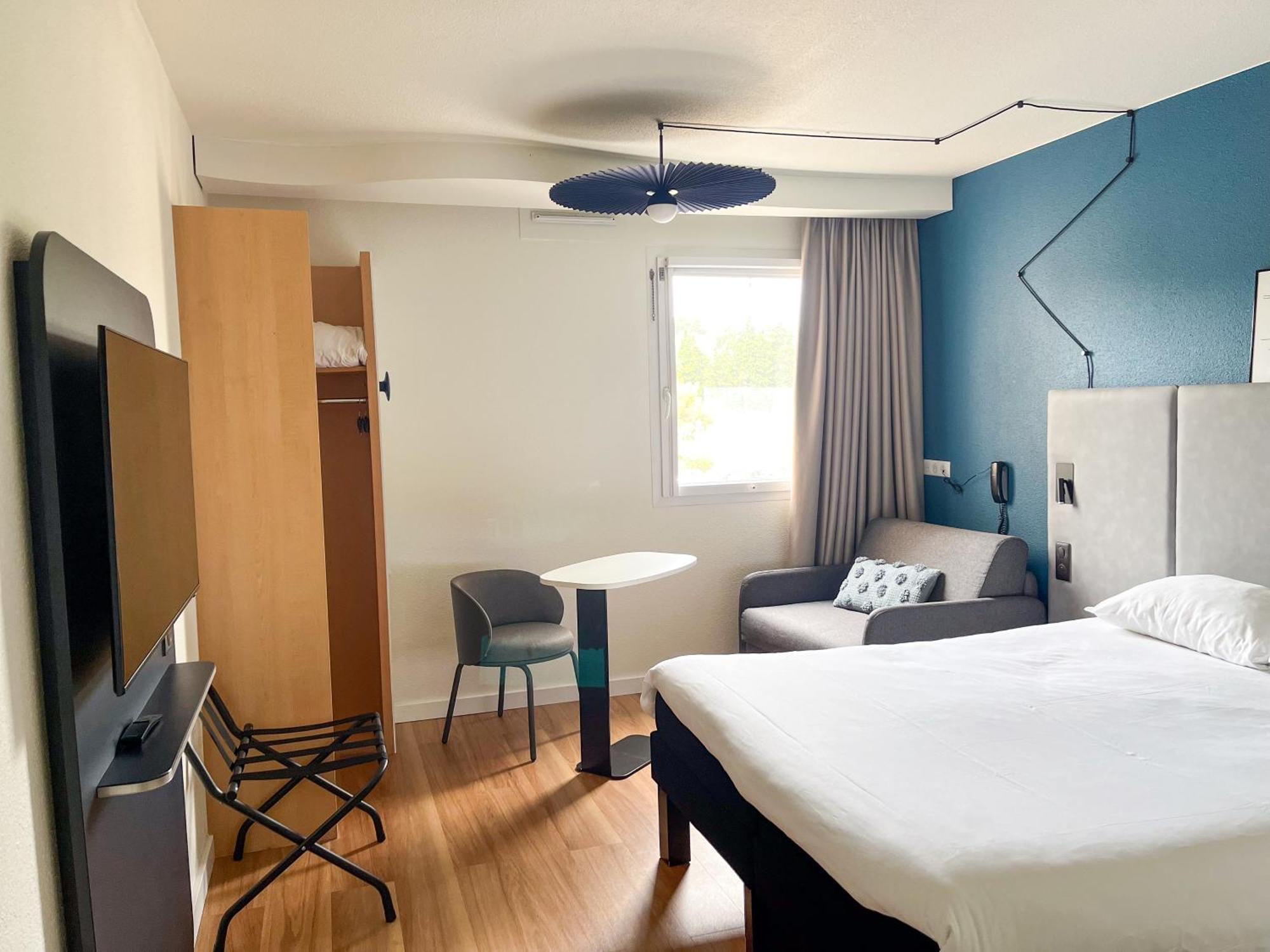 Отель Ibis Martigues Centre Экстерьер фото