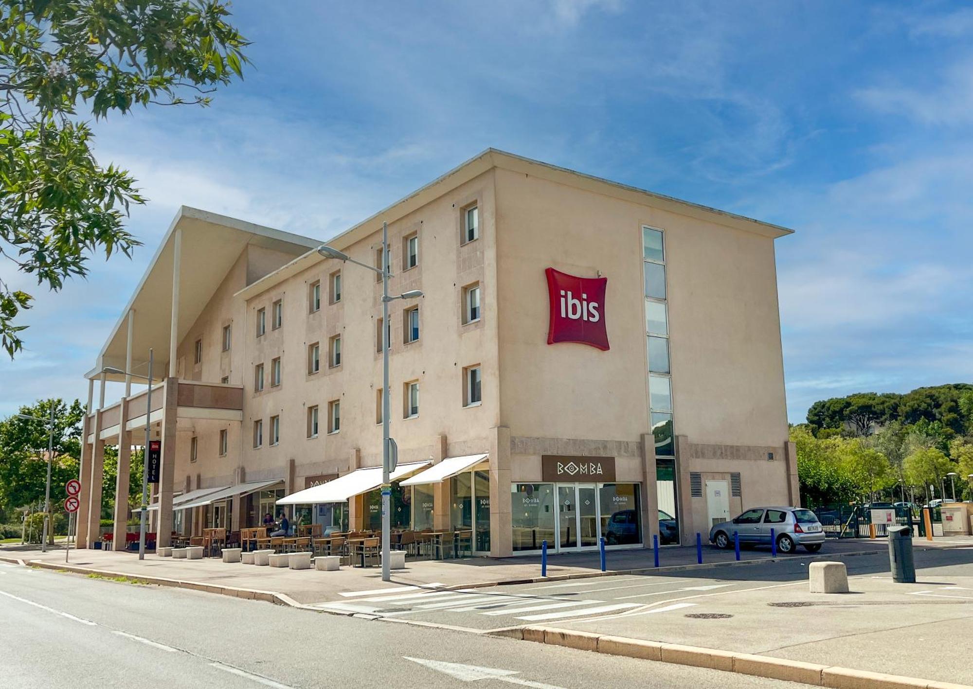 Отель Ibis Martigues Centre Экстерьер фото