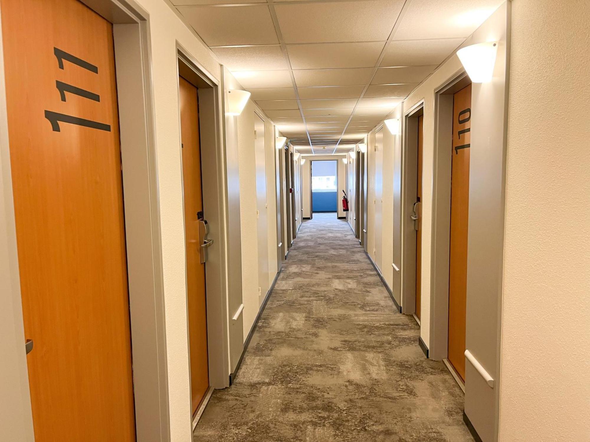 Отель Ibis Martigues Centre Экстерьер фото