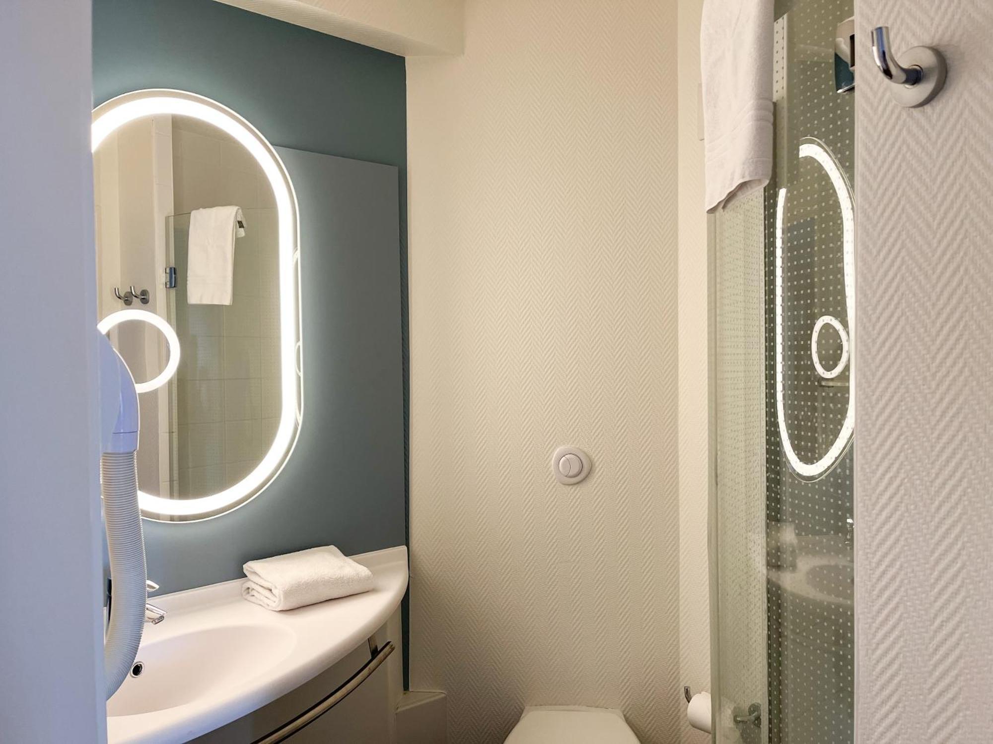 Отель Ibis Martigues Centre Экстерьер фото