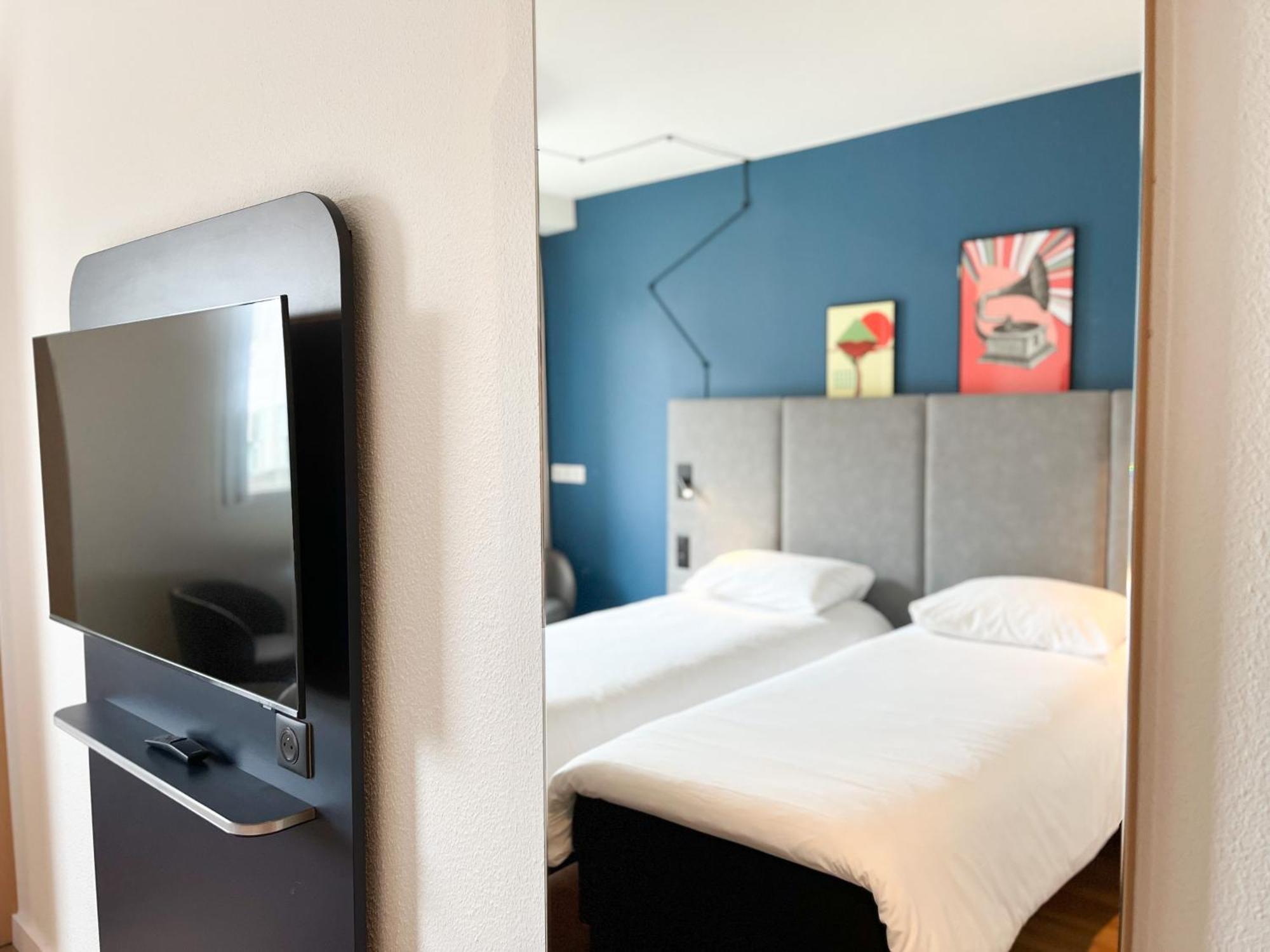 Отель Ibis Martigues Centre Экстерьер фото
