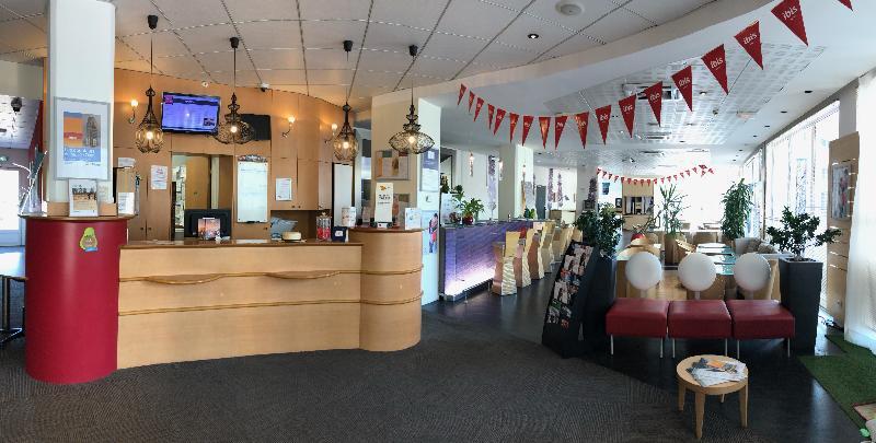 Отель Ibis Martigues Centre Экстерьер фото