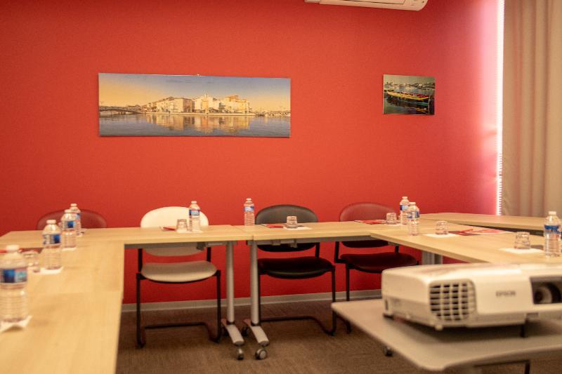 Отель Ibis Martigues Centre Экстерьер фото