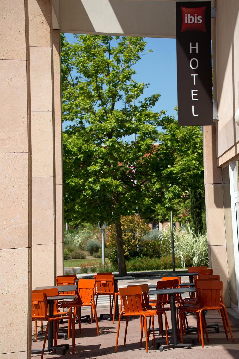 Отель Ibis Martigues Centre Экстерьер фото