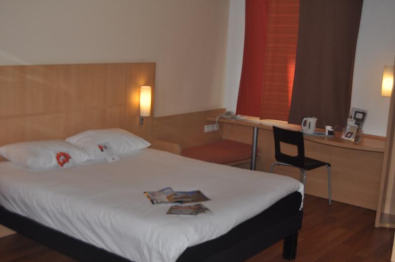 Отель Ibis Martigues Centre Экстерьер фото