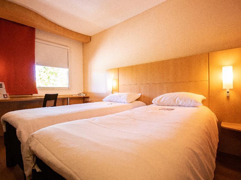 Отель Ibis Martigues Centre Экстерьер фото