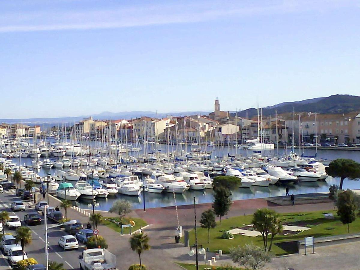 Отель Ibis Martigues Centre Экстерьер фото